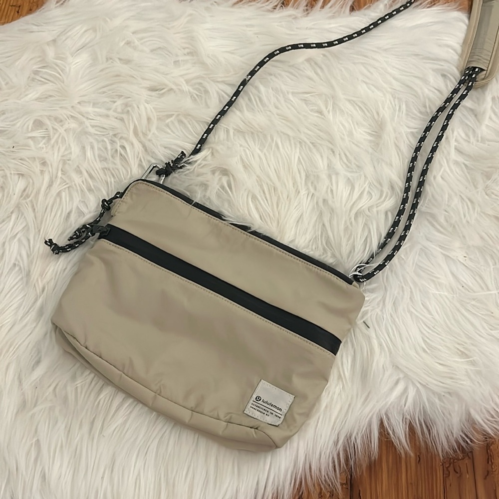 NWOT lululemon bag